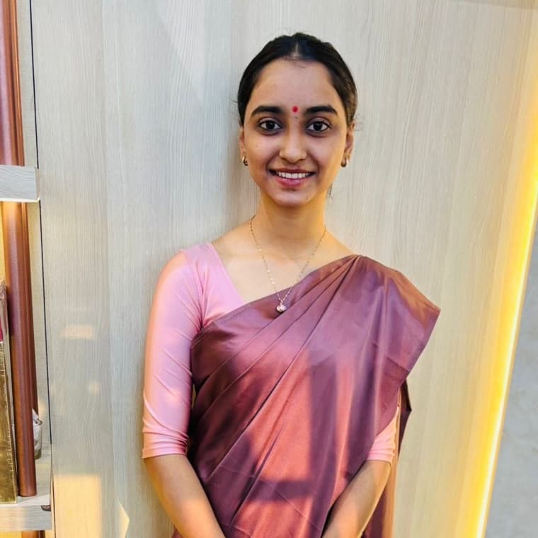 Shreya Vaghela, Wings Institute alumnus working as Airport Retail at Vadodara International Airport